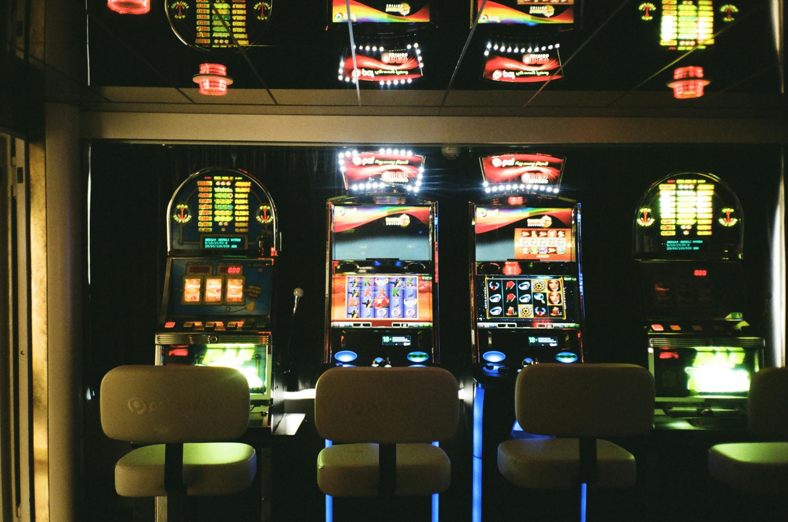 Video slot bonus round with free spins triggered on sg7 platform